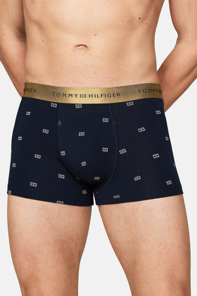 Boxer short bleu de TOMMY JEANS avec motif logo blanc et ceinture dorée.