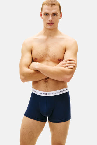 Boxer short bleu marine de Tommy Jeans, avec une ceinture élastique blanche ornée du logo Tommy Hilfiger.