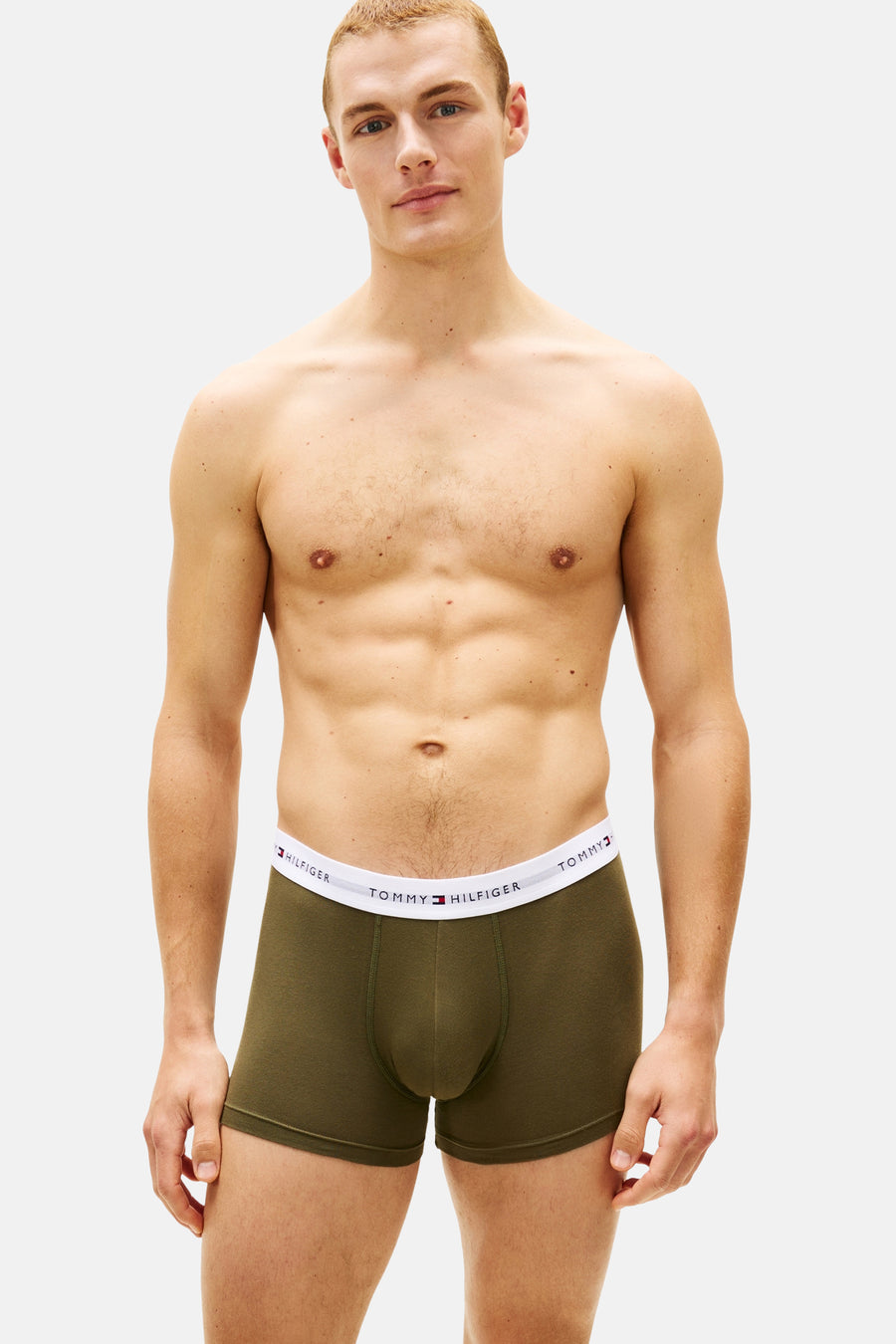 Boxer short vert de TOMMY JEANS, avec une ceinture élastique blanche à imprimé logo.