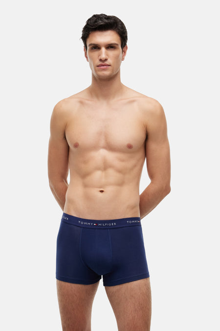 Multicolor boxershort van TOMMY JEANS, donkerblauw met wit logo op tailleband, front view, model draagt shirtloos