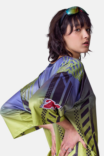 T-shirt vert avec manches courtes d'Unwind, avec un motif frappant et un design moderne.