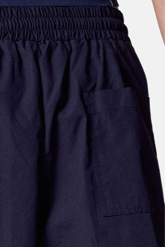 Short noir Unwind avec une ce taille é é et et et poche..