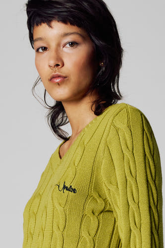 T-shirt V-hals vert de Unwindwind Un motif un trroro et une signature brodée.