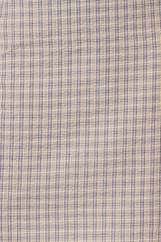 Robe bleue sans manches d'Unwind, avec un motif à carreaux dans des tons de bleu et de beige.