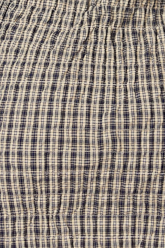 Robe bleue sans manches d'Unwind, avec un imprimé à carreaux et des détails élastiques.