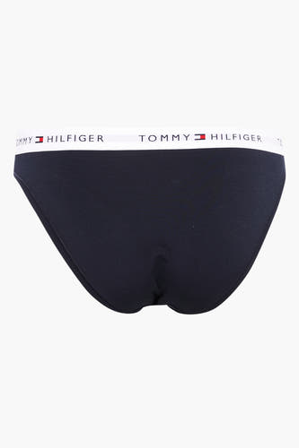 Blauwe slip van TOMMY JEANS, met een witte elastische band met het logo.
