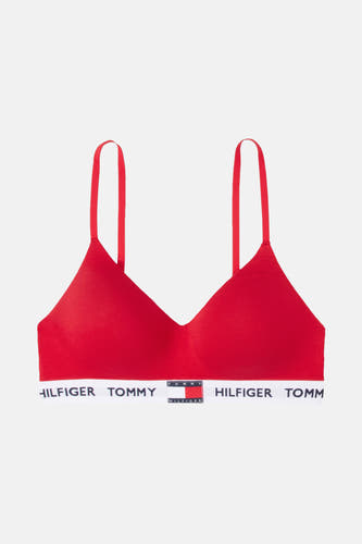 Shorty rouge de TOMMY JEANS, avec bande logo sous la poitrine et bandes épaulesles rouges.