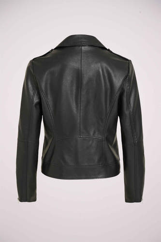 Manteau noir en imitation de fourrure de VILA, avec des manches longues et un col.