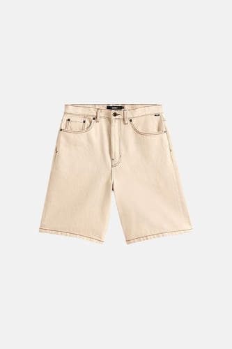 Short écru VANS "OFF THE WALL" avec surpiqûres contrastées marron foncé, poches avant et fermeture à boutons.