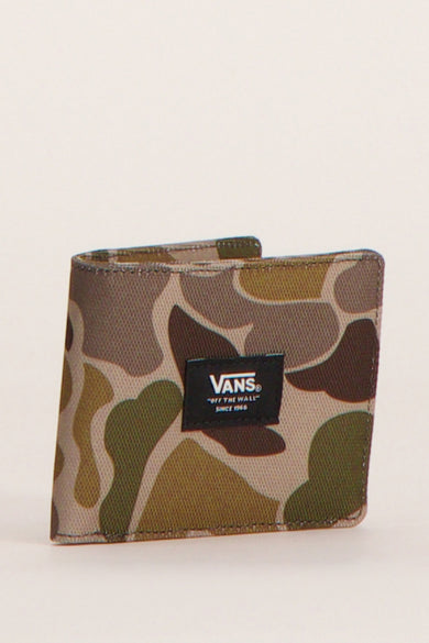 Portefeuille vert VANS "OFF THE WALL" avec motif camouflage et étiquette de marque noire.