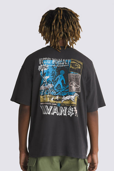 T-shirt noir Vans "Off The Wall" avec manches courtes et un petit design graphique sur la poitrine.