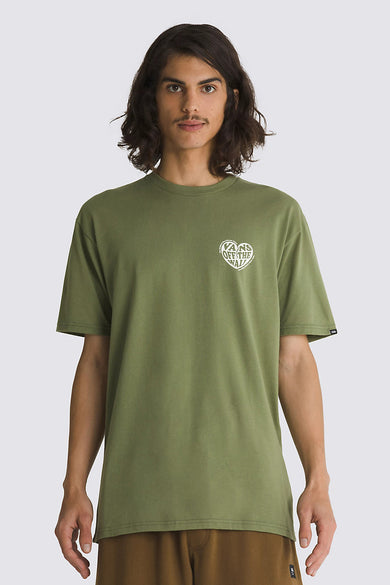 T-shirt vert de VANS "OFF THE WALL" avec un petit logo en forme de cœur sur la poitrine.