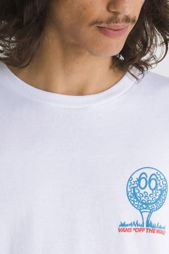 T-shirt blanc à manches courtes de VANS "OFF THE WALL", avec une image d'une balle de golf souriante sur un green.