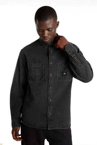 Blouson en denim bleu marine à longues manches de VANS "OFF THE WALL", avec fermeture à boutons et poches poitrine.