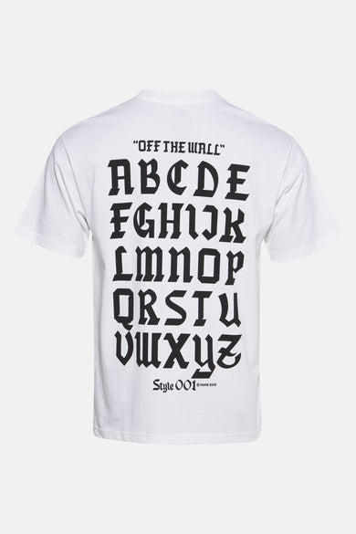 Wit T-shirt met korte mouwen van VANS "OFF THE WALL", met een alfabet ontwerp op de achterkant.
