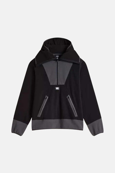 Fleece noir de Vans, avec des accents gris sur le col, la fermeture éclair, les poches et les manchettes.