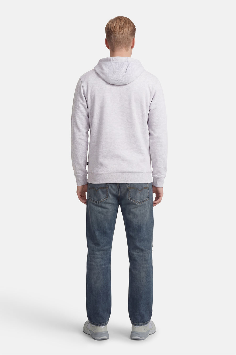 Sweat à capuche gris VANS "OFF THE WALL", vu de dos, combiné avec un jean bleu et des baskets grises.