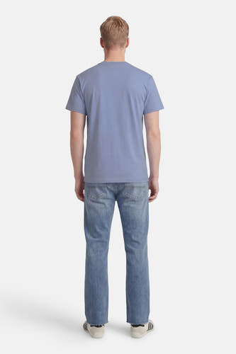 T-shirt bleu à manches courtes VANS "OFF THE WALL", vu de dos avec jean et baskets.