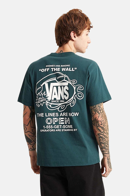 T-shirt vert de VANS "OFF THE WALL" avec texte blanc et image de téléphone au dos.