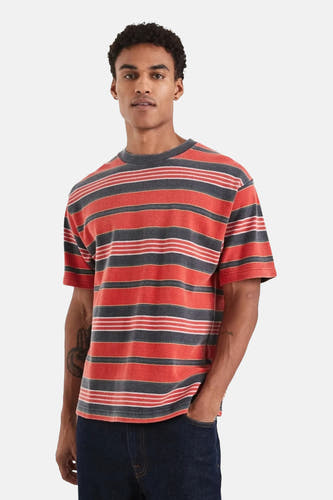 T-shirt multicolore à manches courtes VANS "OFF THE WALL", rayé avec un col rond et un tatouage sur le bras.