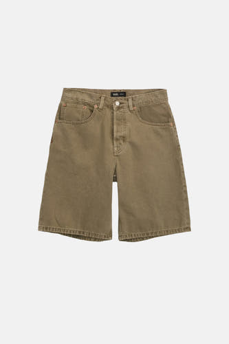 Short en jean de couleur vert olive VANS "OFF THE WALL" à cinq poches, fermeture à boutons et surpiqûres contrastées.