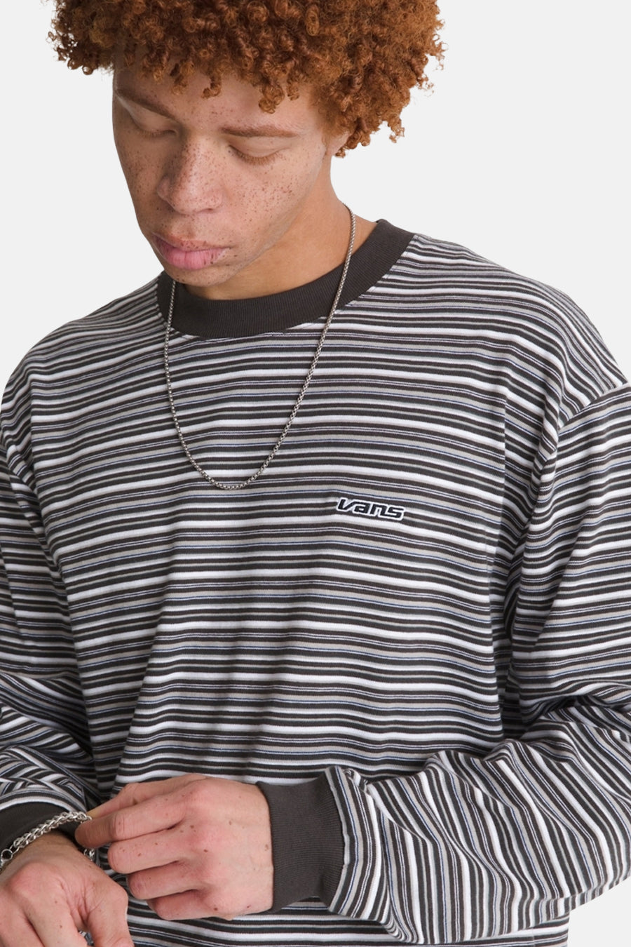 Multicolor T-shirt met lange mouwen van Vans, met horizontale strepen en een zilveren ketting.