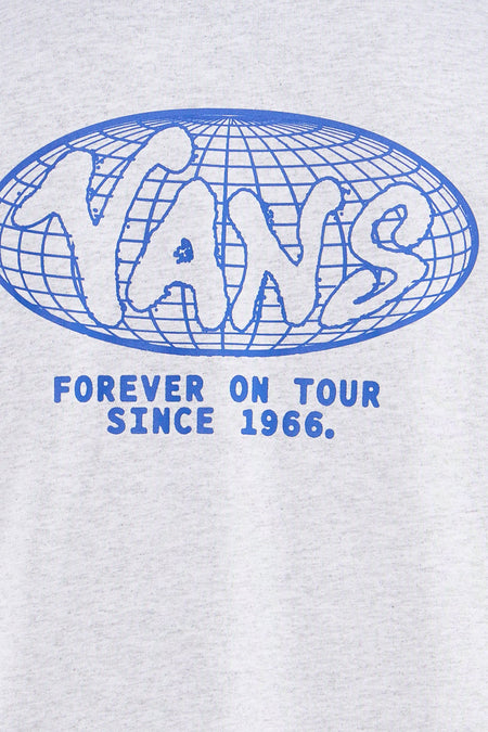 T-shirt gris de Vans avec un motif de globe bleu et le texte "Forever on tour since 1966".