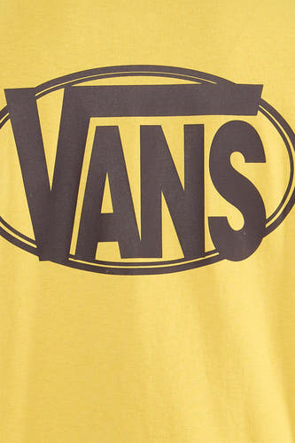 T-shirt jaune de Vans, avec un logo ovale sur la poitrine.