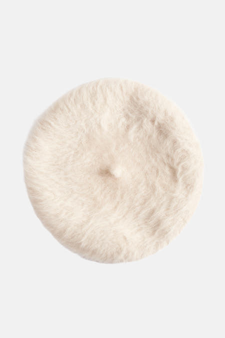 Chapeau écru Access Access, une une dou dou dou et plu class texture et forme forme forme forme de..