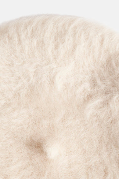 Chapeau écru Access® avec une douce texture cotonneuse.