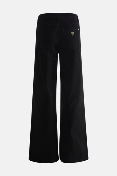 Jean Guess de couleur noire avec des jambes larges et un détail de logo subtil.