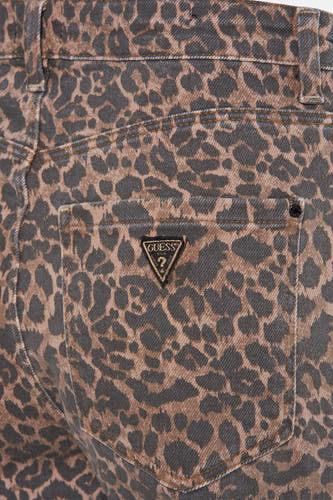 Pantalon brun de Guess, avec un imprimé léopard et une poche sur le dos.