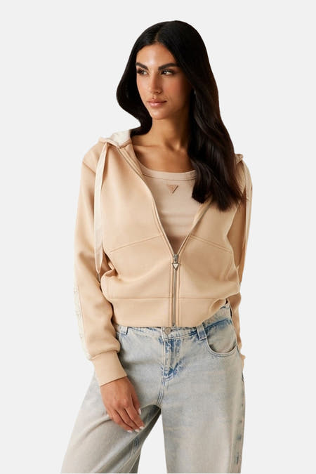 Pull-over marron avec capuche de Guess, avec fermeture éclair et jeans bleu clair
