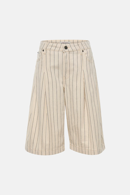 Short beige Guess®, à rayures craie et plis.