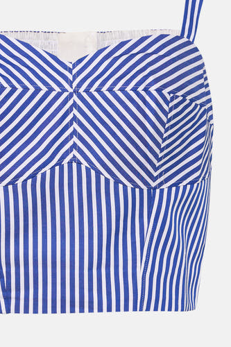Chemisier bleu de Guess, avec un motif rayé et une poche d'accent.