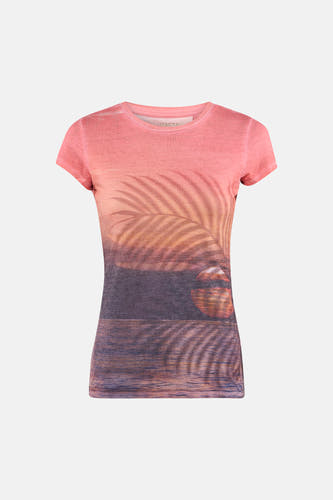 T-shirt multicolore Guess® avec imprimé coucher de soleil et feuilles de palmier, photographié à plat.