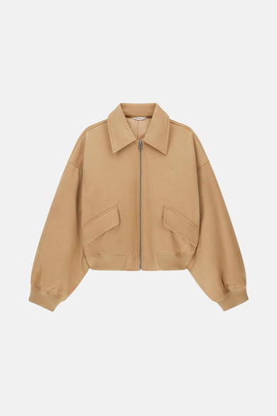 Manteau court brun de Guess, avec fermeture éclair et poches à l'avant.