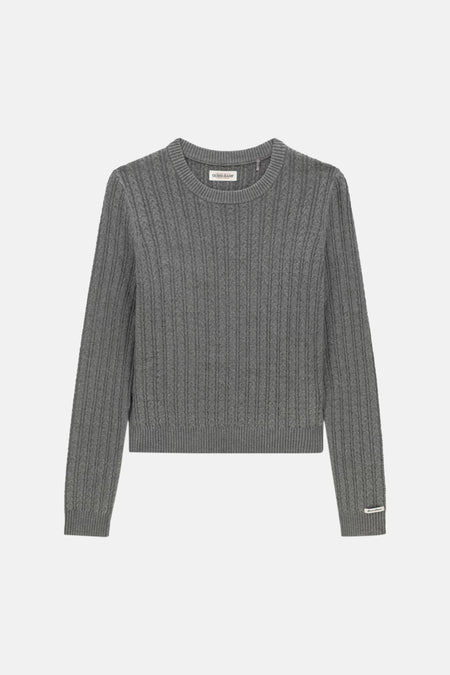 Grijze trui met ronde hals van Guess, met ribstructuur en klein label aan mouw, front view