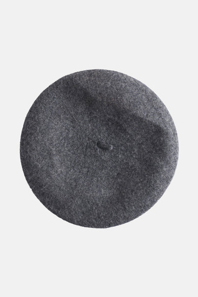 Chapeau gris Access® avec une subtile texture en laine et une forme ronde classique.