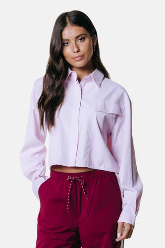 Chemise rose de COLOURFUL REBEL, à manches longues et avec une poche poitrine.
