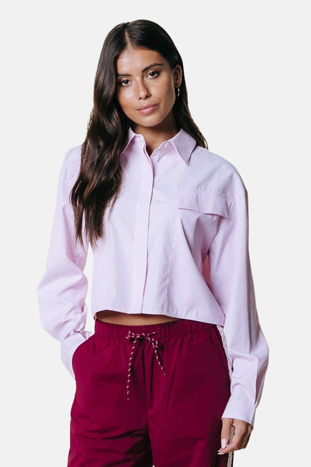 Chemise rose de COLOURFUL REBEL, à manches longues et avec une poche poitrine.