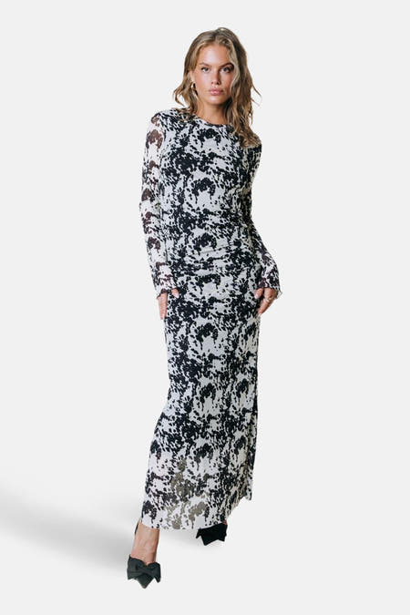 Robe multicolore à manches longues de COLOURFUL REBEL, avec un imprimé léopard et une texture transparente.