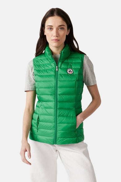 Gilet vert de JOTT de couleur verte, vue arrière, avec surpiqûres horizontales et un col montant.