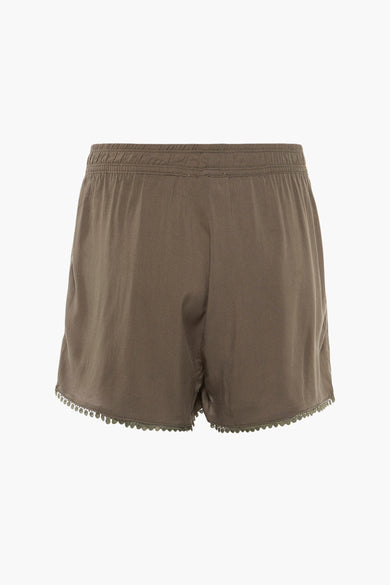 Short vert de HAILYS, avec une ce é élastique et un bord pompon décoratif le long du pli.