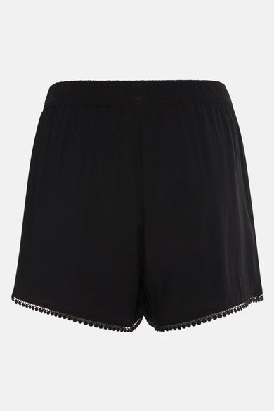 Short noir de HAILYS avec des détails sur les bords en bas.