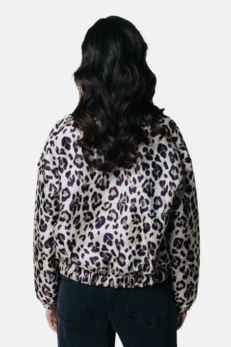 Manteau multicolore de COLOURFUL REBEL avec imprimé léopard, vu de derrière.