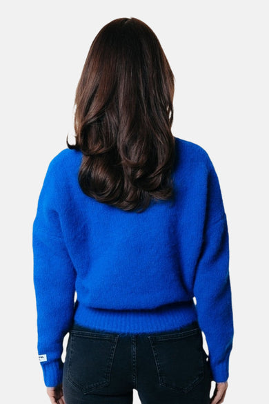 T-shirt bleu avec col rond de COLOURFUL REBEL, à longues manches, porté avec un jean noir, dos.
