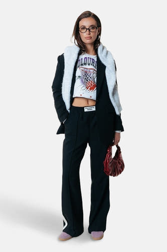 Pantalon noir de COLOURFUL REBEL, avec une ceinture élastique et un détail d'étiquette.