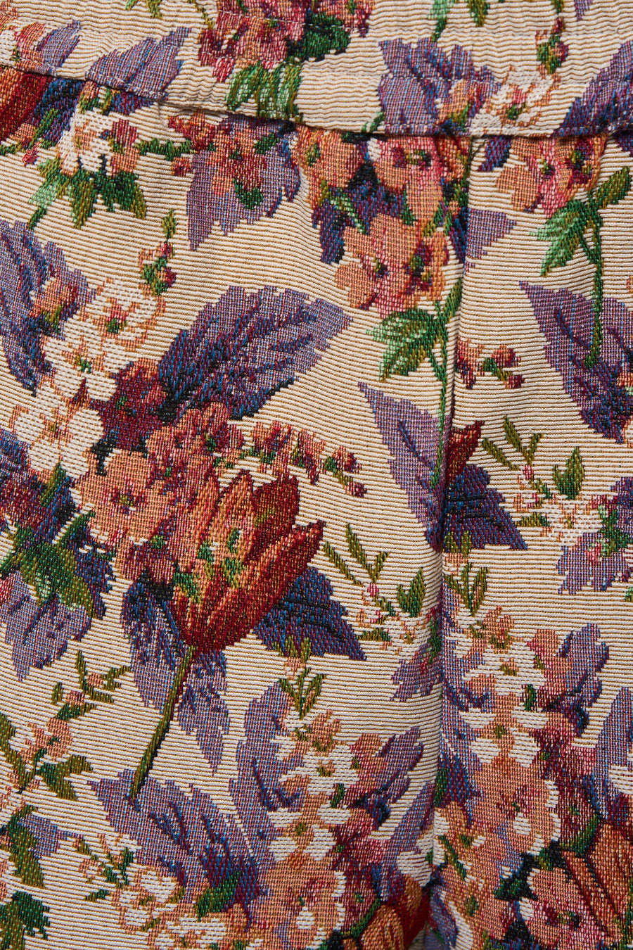 Multikleurige short van COLOURFUL REBEL met bloemenmotief en jacquard textuur.