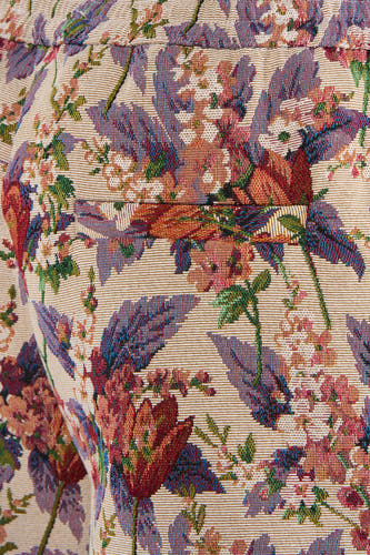 Multikleurige short van COLOURFUL REBEL met een rijk, geweven bloemmotief en een steekzakdetail.
